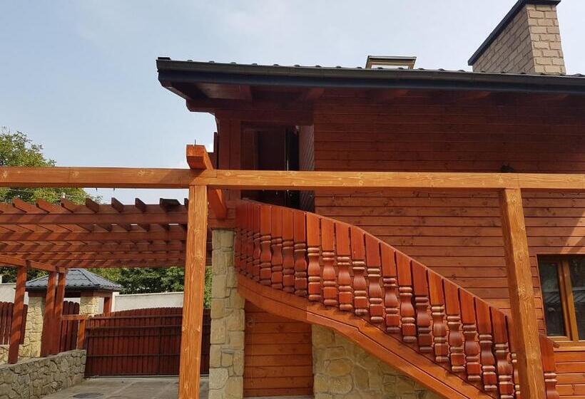 اتاق سوپریور, Atava Family House