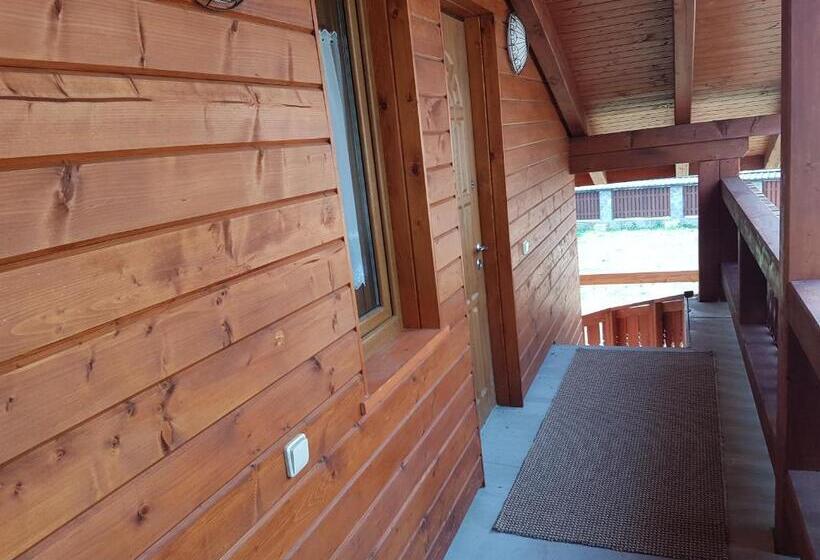 اتاق سوپریور, Atava Family House