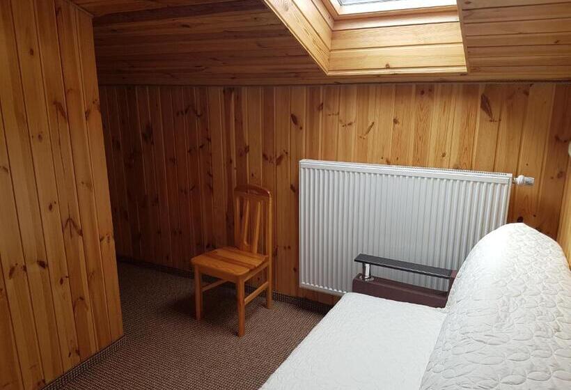 اتاق سوپریور, Atava Family House