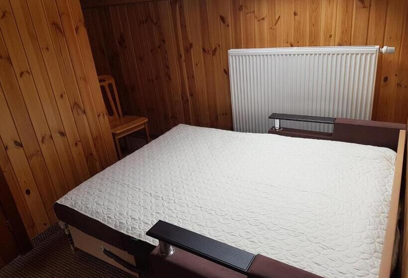 اتاق سوپریور, Atava Family House