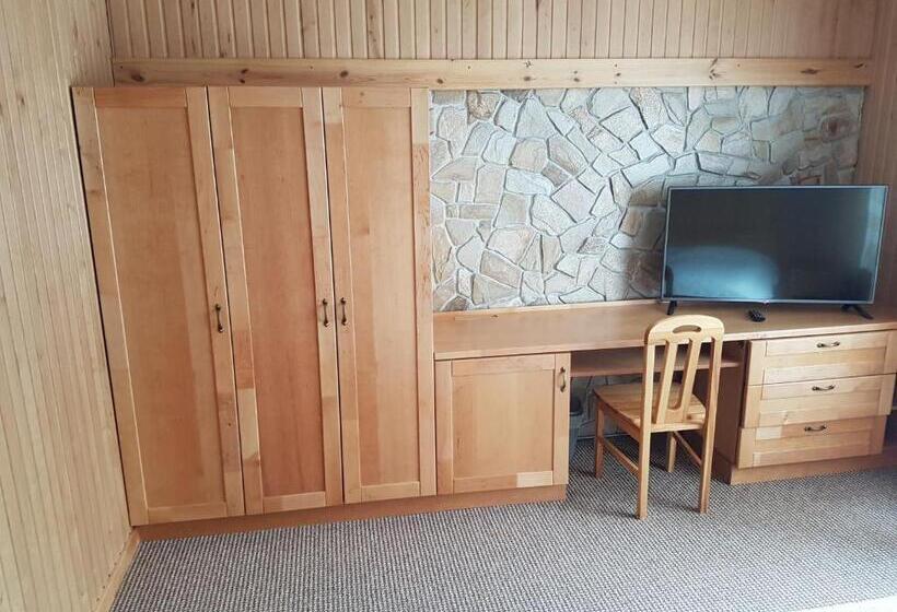 اتاق استاندارد, Atava Family House