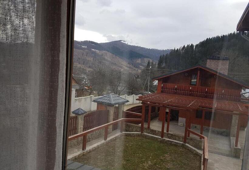 اتاق استاندارد, Atava Family House