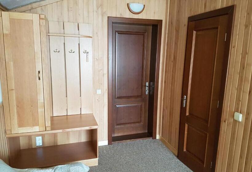 اتاق استاندارد, Atava Family House