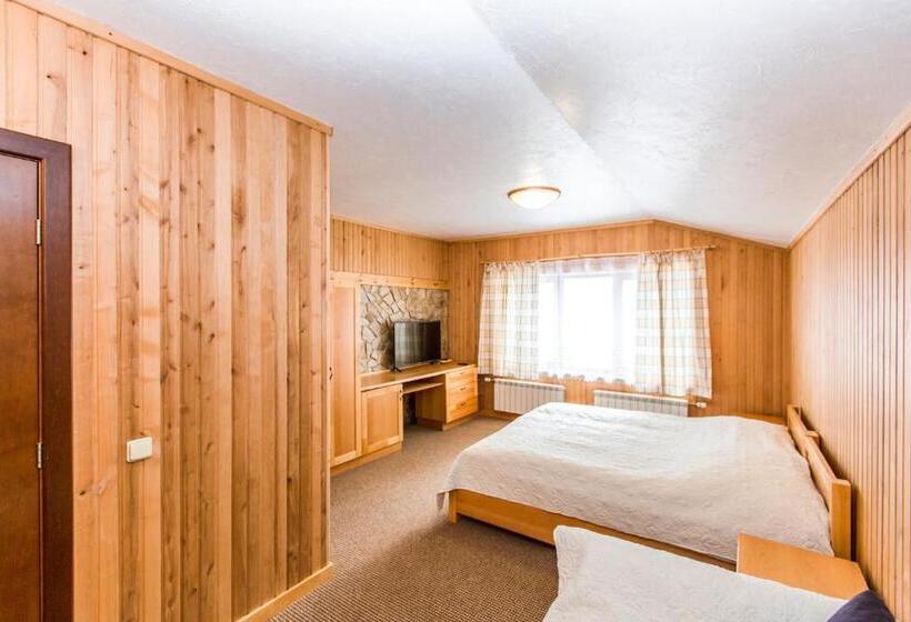 اتاق استاندارد, Atava Family House