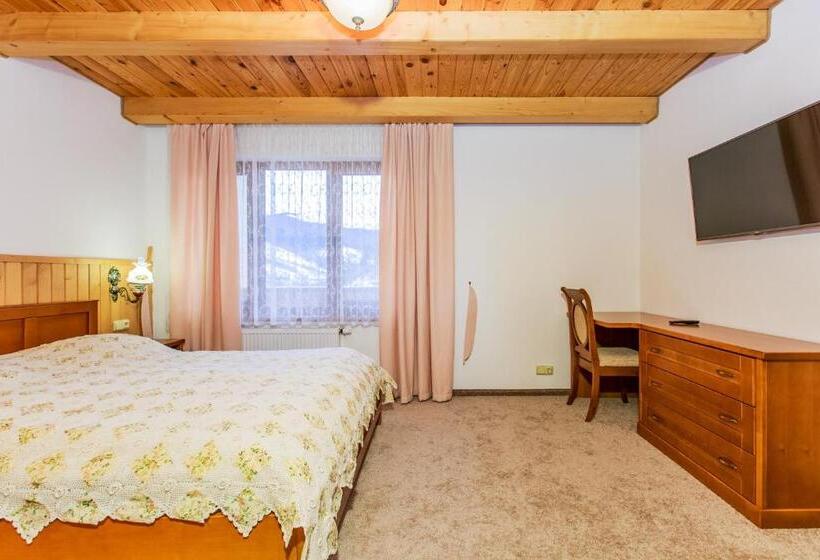 آپارتمان 3 خوابه, Atava Family House