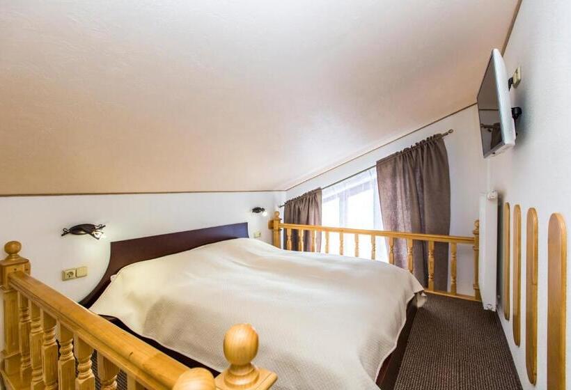 سوییت دوبلکس, Atava Family House