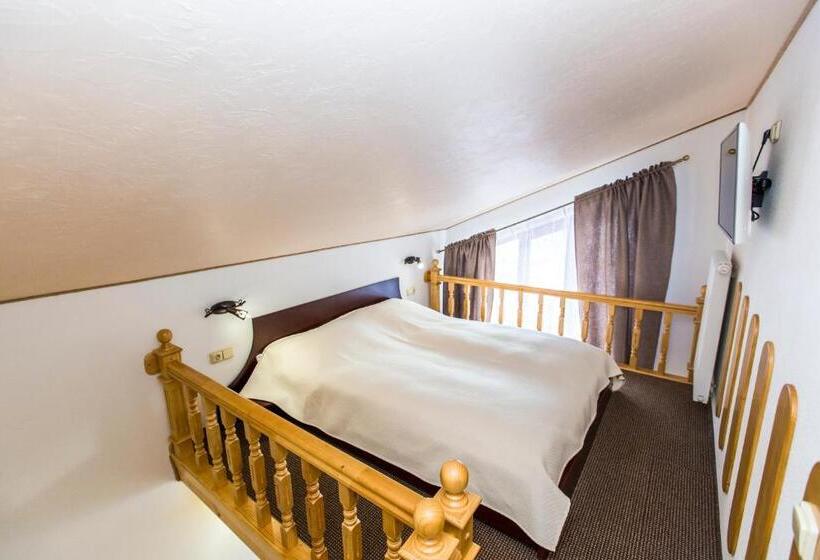 سوییت دوبلکس, Atava Family House