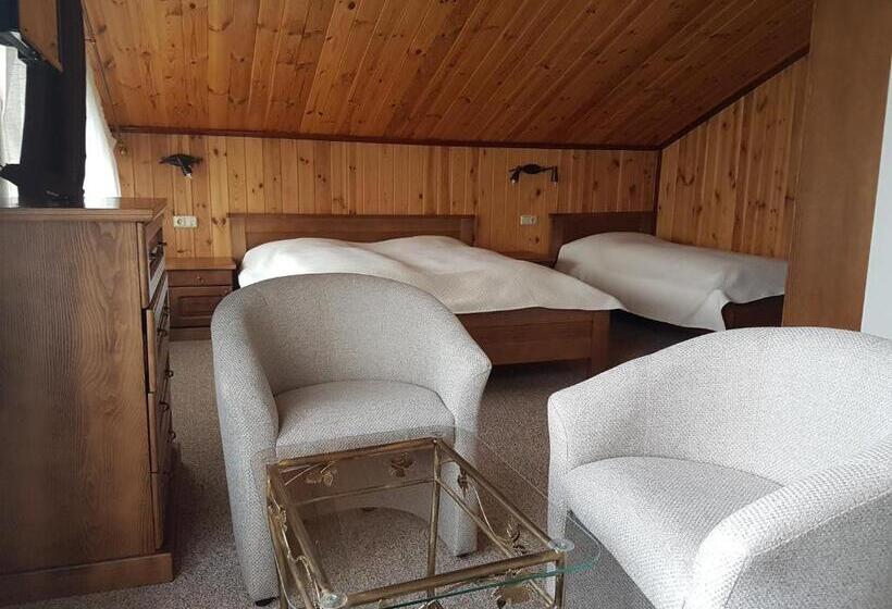 اتاق استاندارد سه تخته با بالکن, Atava Family House