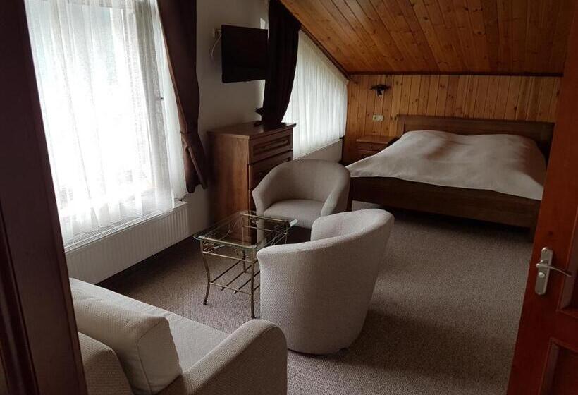 اتاق استاندارد سه تخته با بالکن, Atava Family House