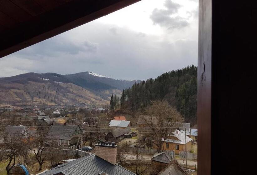 اتاق لوکس با تراس, Atava Family House