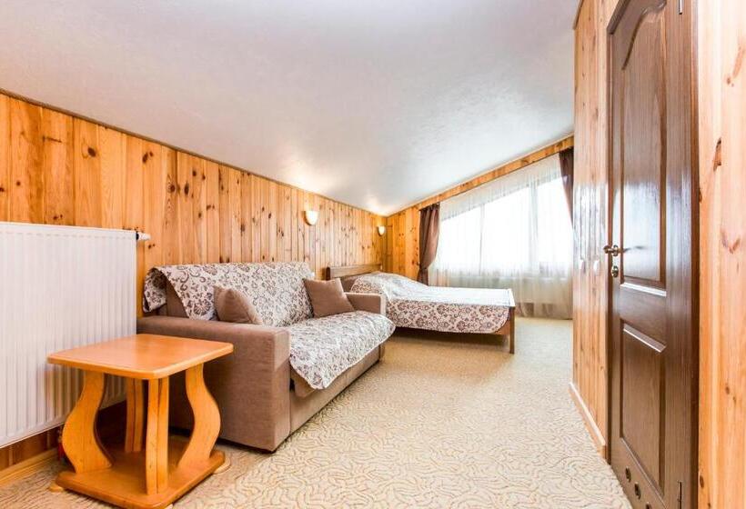 اتاق استاندارد, Atava Family House