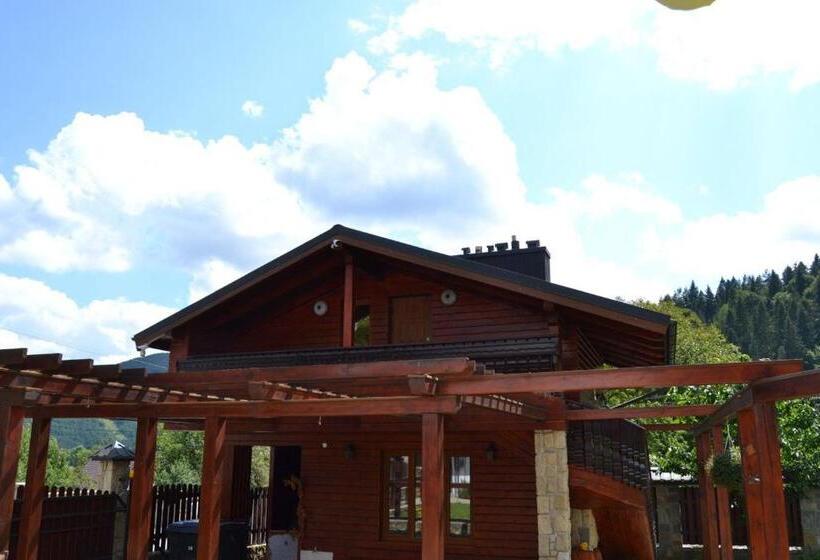 اتاق سوپریور, Atava Family House