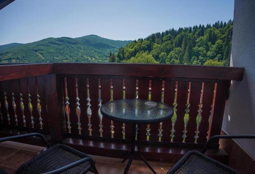 اتاق استاندارد سه تخته با بالکن, Atava Family House