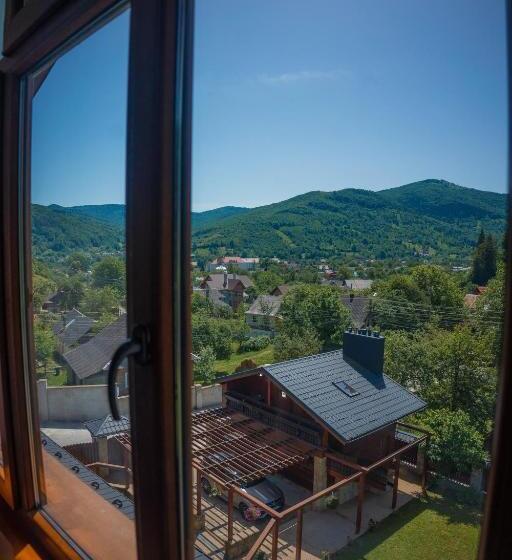 اتاق استاندارد سه تخته با بالکن, Atava Family House