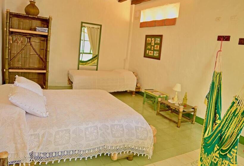 스탠다드 트리플 룸, El Despertar