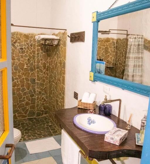 스탠다드 트리플 룸, El Despertar