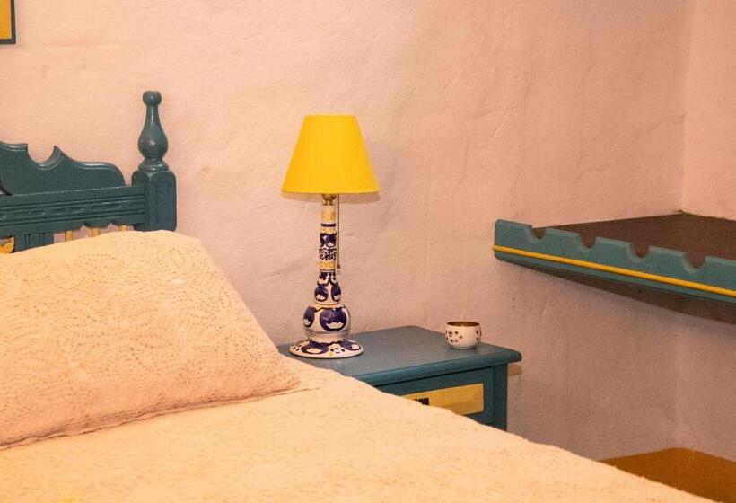 스탠다드 트리플 룸, El Despertar