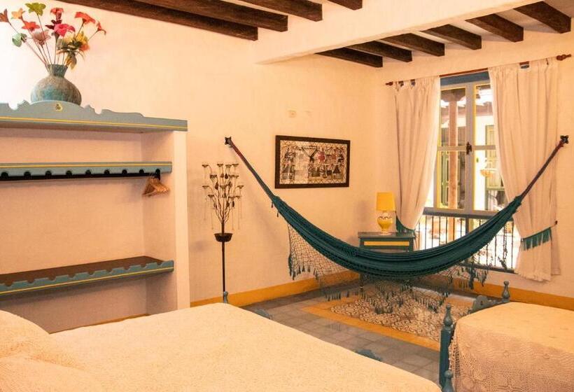 스탠다드 트리플 룸, El Despertar