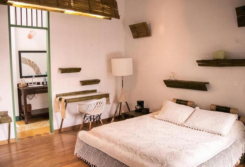 스탠다드 트리플 룸, El Despertar