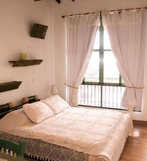 스탠다드 트리플 룸, El Despertar