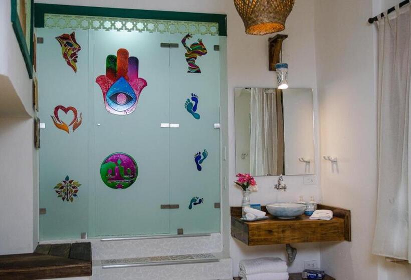 스탠다드 트리플 룸, El Despertar