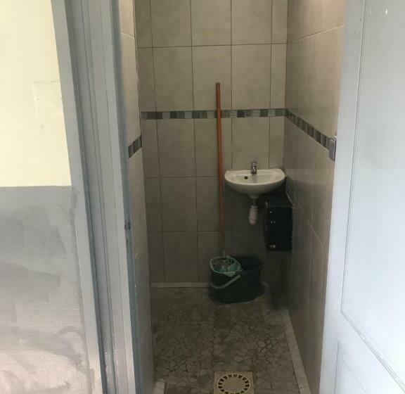 标准单人间共用浴室, Le Sporting