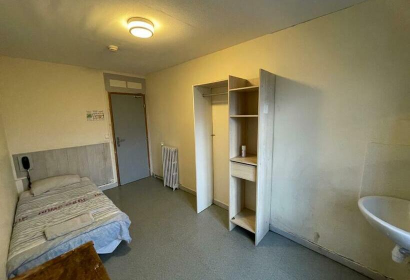 标准单人间共用浴室, Le Sporting