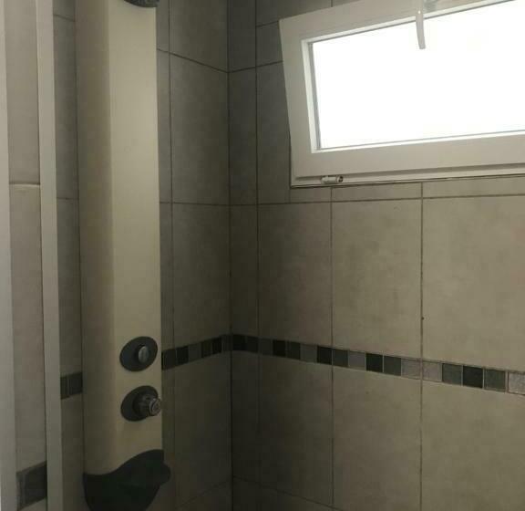 标准单人间共用浴室, Le Sporting