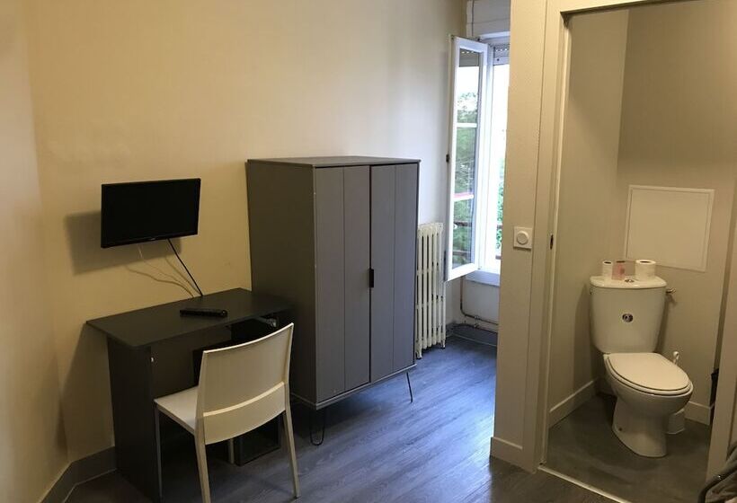 标准三人间, Le Sporting