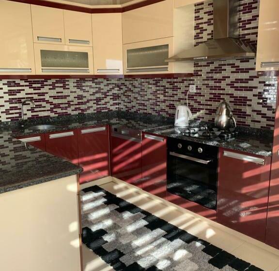 דירת שני חדרים, Koloni Apart