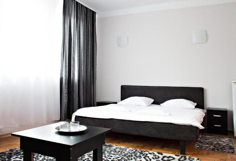 סוויטת ג'וניור, Sofiivka