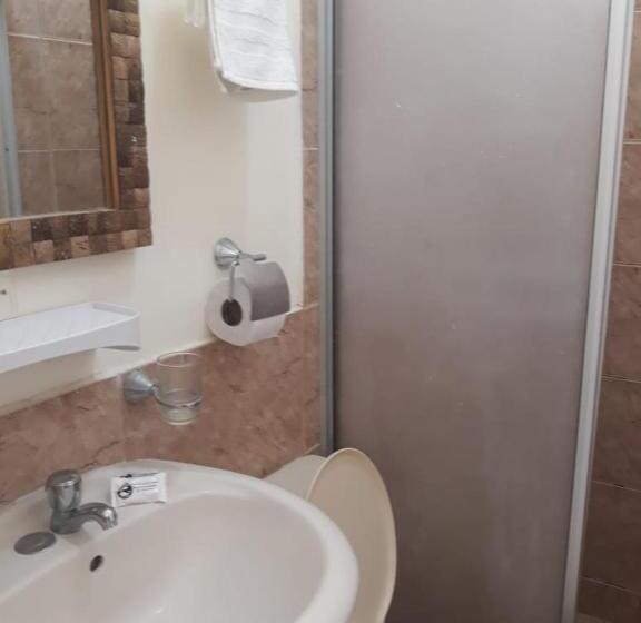 اتاق خانوادگی, Blackpoint