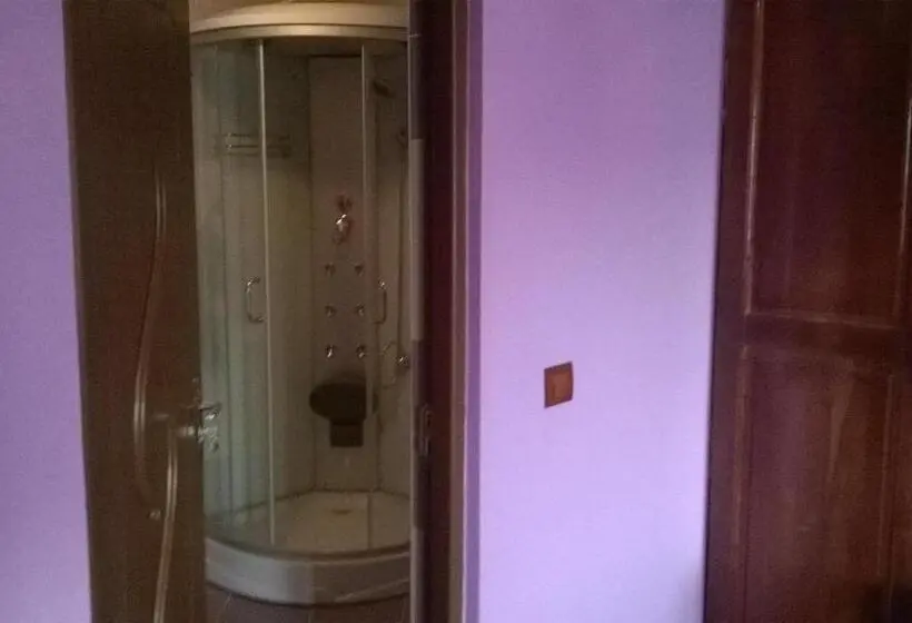 اتاق استاندارد سه نفره, Casa Edy