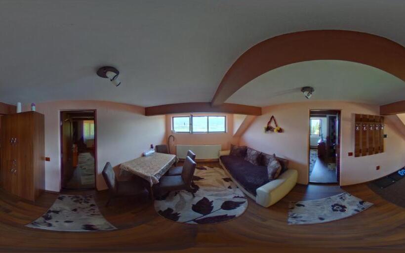 标准三人间, Casa Edy