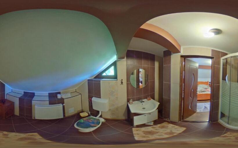 标准三人间, Casa Edy