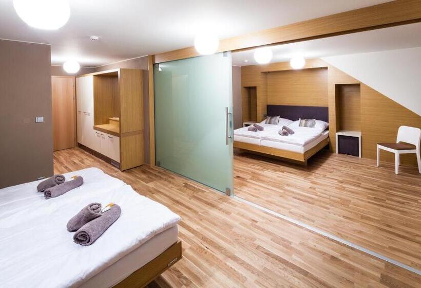 جناح سوبيريور, Resort Líšenský Dvůr