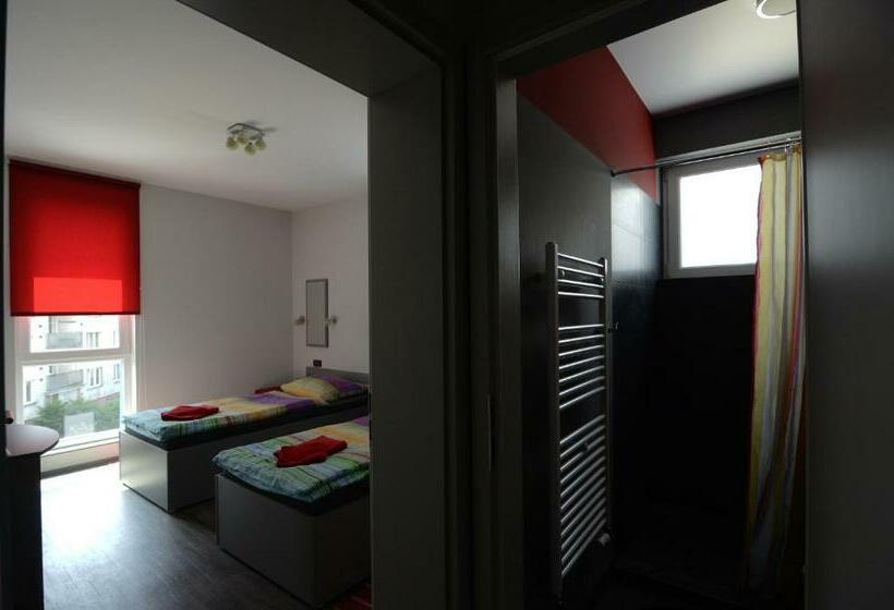 스탠다드 스튜디오, Pension Escrime