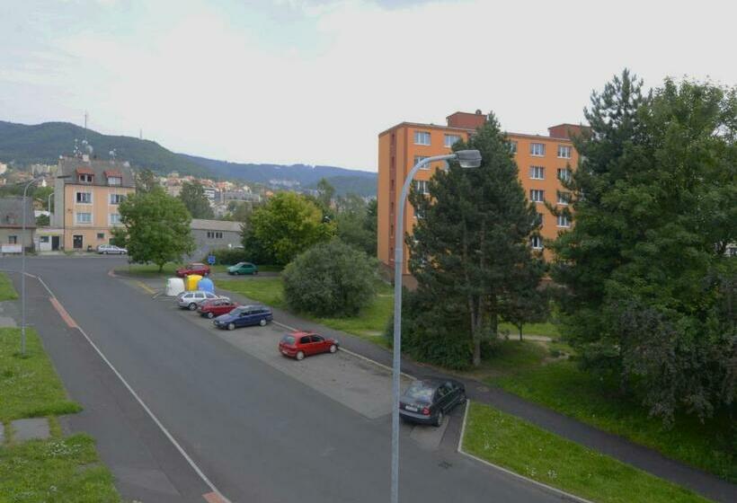 스탠다드 스튜디오, Pension Escrime