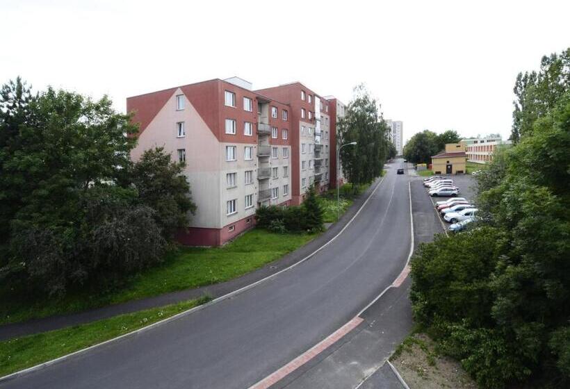 스탠다드 스튜디오, Pension Escrime