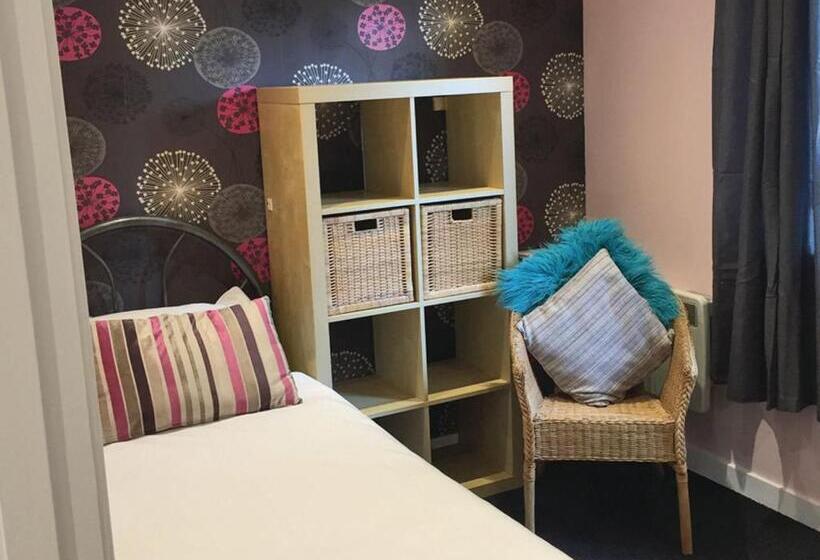 בית, 2 חדרי שינה, Beech Hedge