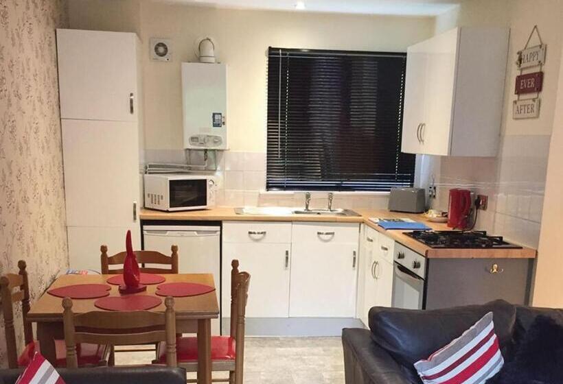 침실 2개 주택, Beech Hedge