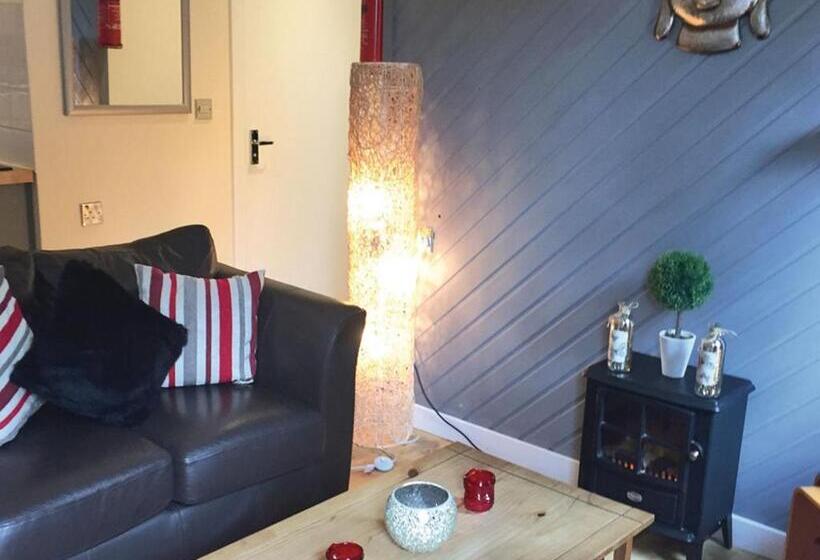 2间卧室的房子, Beech Hedge