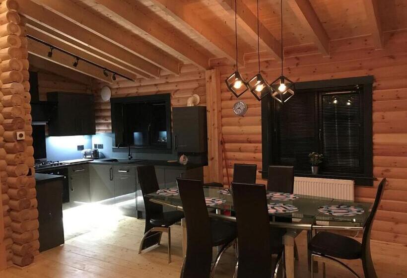 3间卧室的房子, Beech Hedge