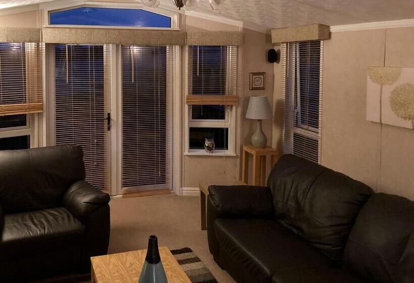 2间卧室的房子, Beech Hedge