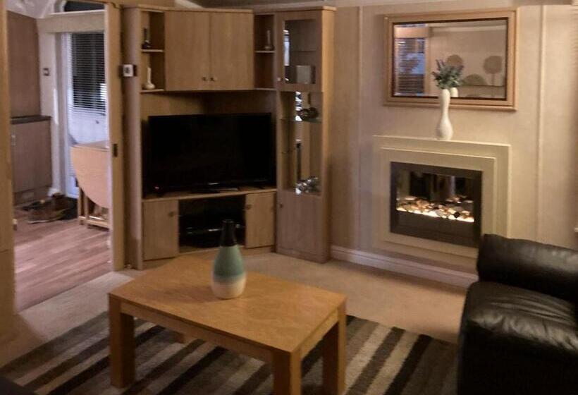 2间卧室的房子, Beech Hedge