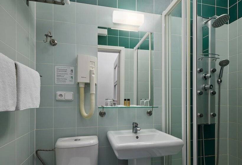 جناح جونيور, Wellness Hotel Lužan