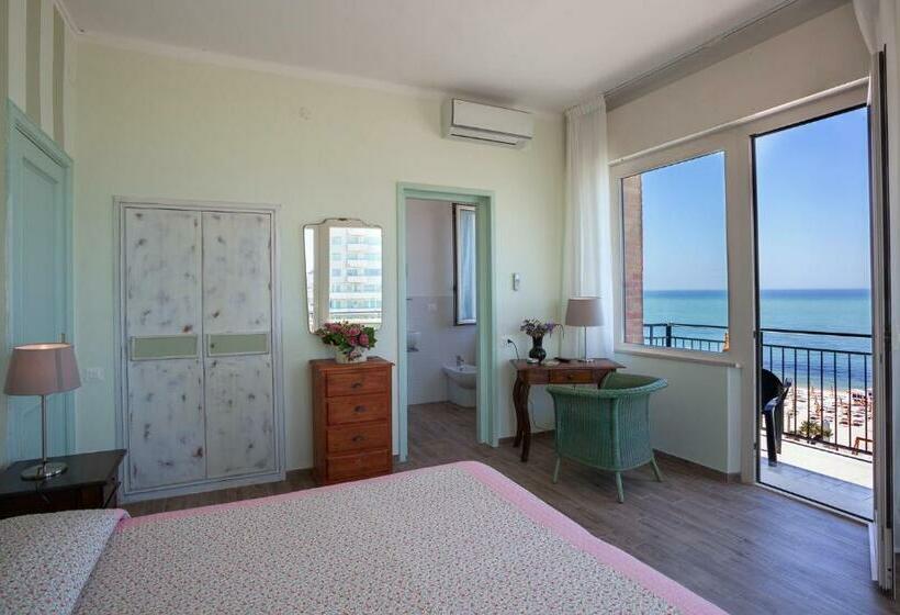 オーシャンビュースタンダードルーム, Bianchi Nicola