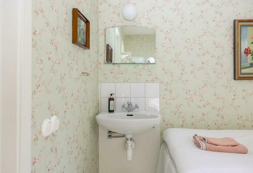 חדר סטנדרט חדר אמבטיה משותף, Mormors Pensionat Strandhagen