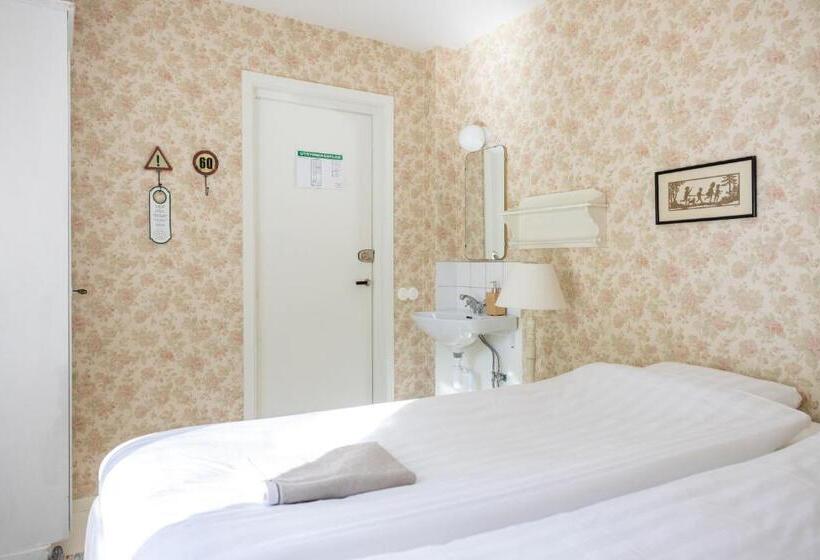 חדר סטנדרט חדר אמבטיה משותף, Mormors Pensionat Strandhagen