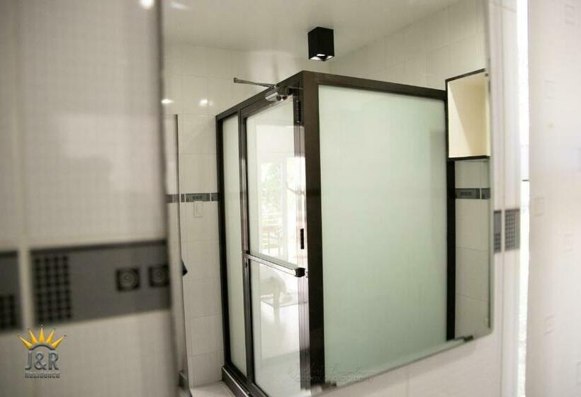 ویلای 1 خوابه, J&r Residence